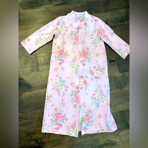 Miss Elaine Quilted Pink‎ Roses Robe PM